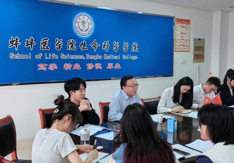 网络赌博网站
第三次学生代表大会(关老师讲话).jpg