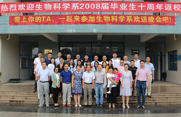 //www.bbmc.edu.cn/__local/7/63/B8/32F3F68F5947DFA345C70E0393A_A3570869_2A541.jpg?e=.jpg